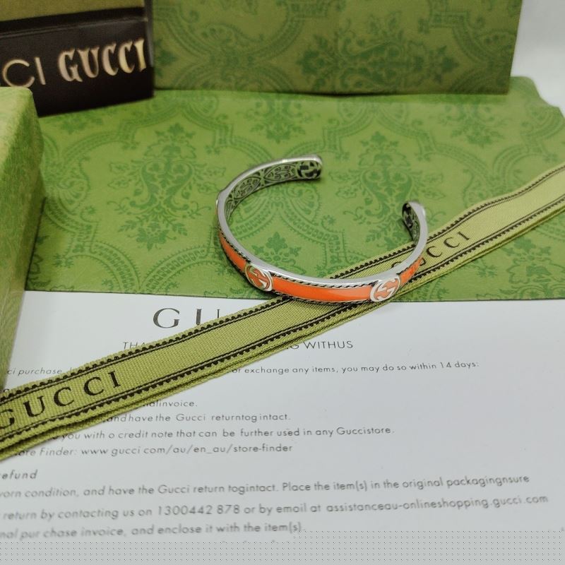 G*u*i bracelets